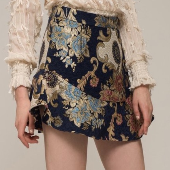 Moon River Dresses & Skirts - NWT Moonriver jacquard tapestry skirt M